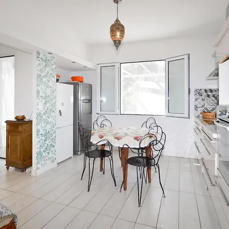 Holiday home 3 Bedroom Stunning In Talasani