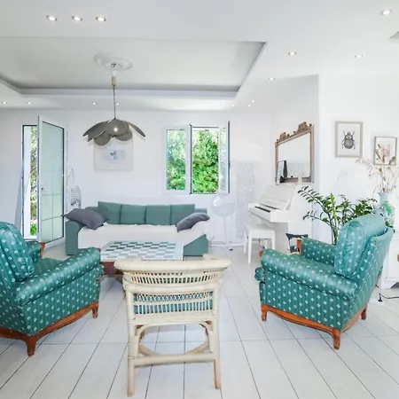 3 Bedroom Stunning In Holiday home Talasani